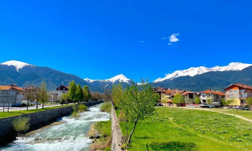 Four Leaf Clover Bansko - Mountain Retreat Coliving & Coworking - Image 2