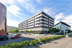 Flipco Sierra - Modern Coliving with Rooftop Terraces in Madrid's Tetuán - Image 4