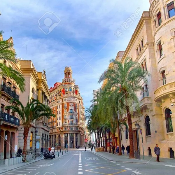 Palma Coliving Valencia - Historic Villa & Garden Oasis for Digital Nomads - Image 14